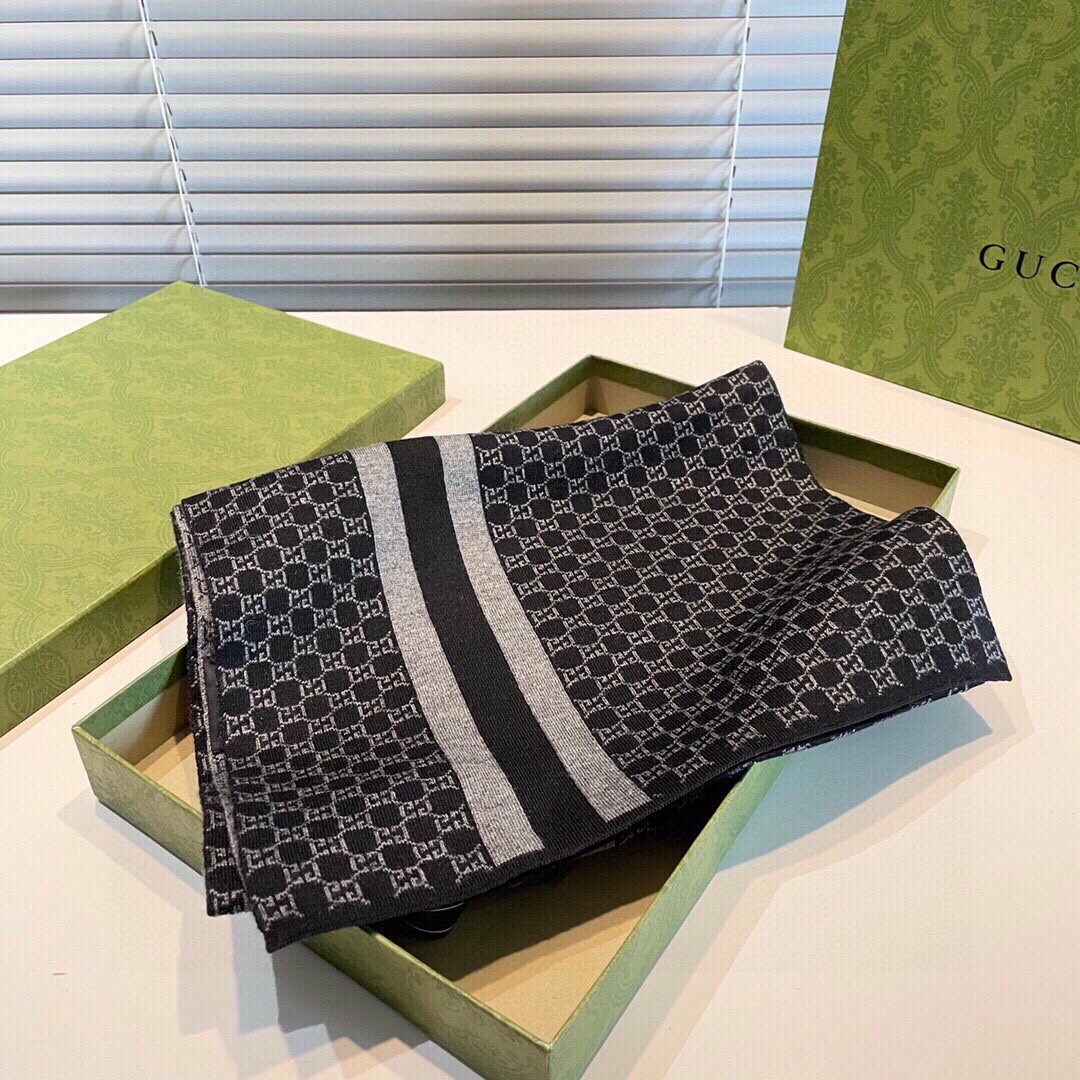 G*u*i scarf 32x180cm