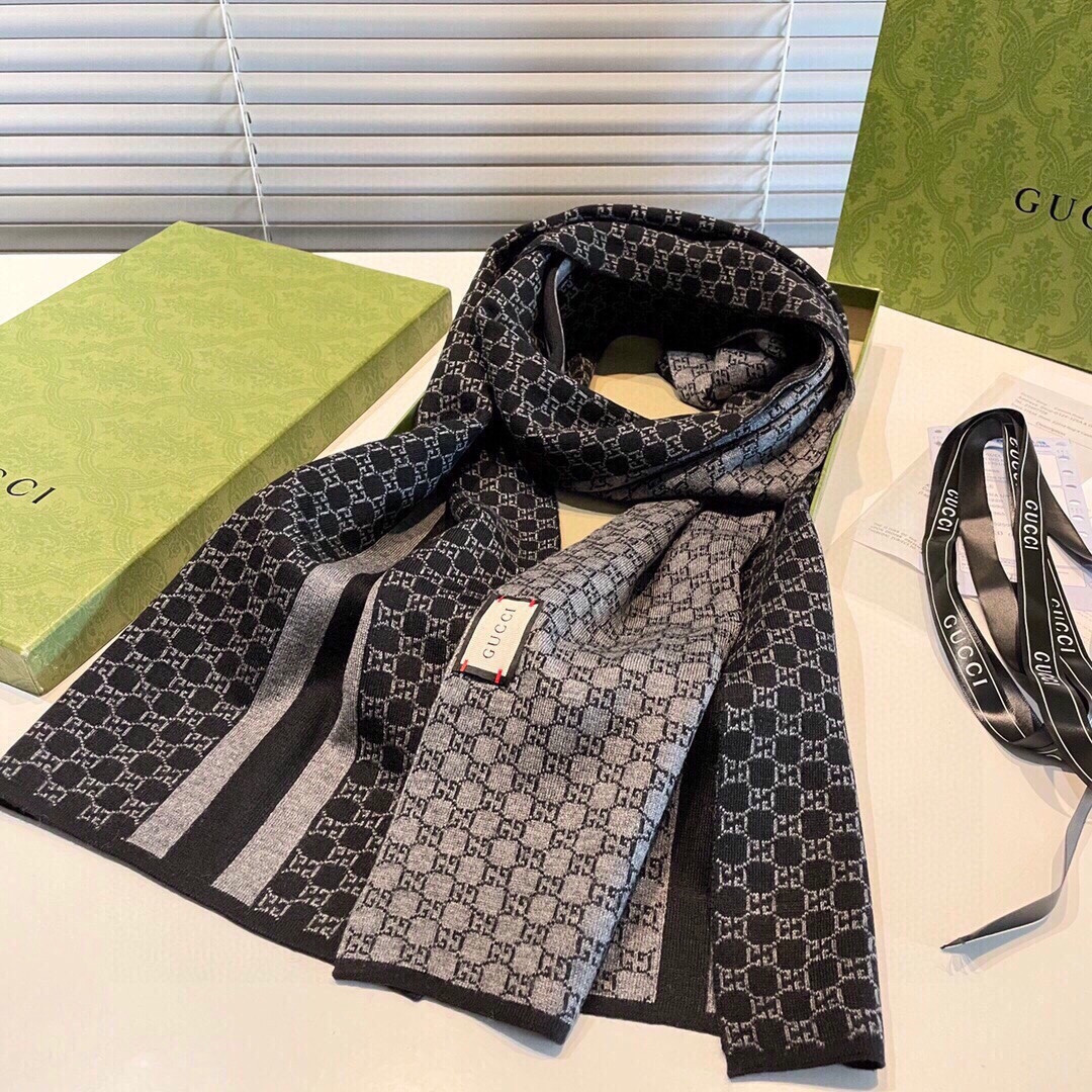 G*u*i scarf 32x180cm