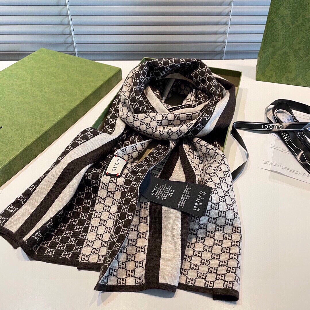 G*u*i scarf 32x180cm