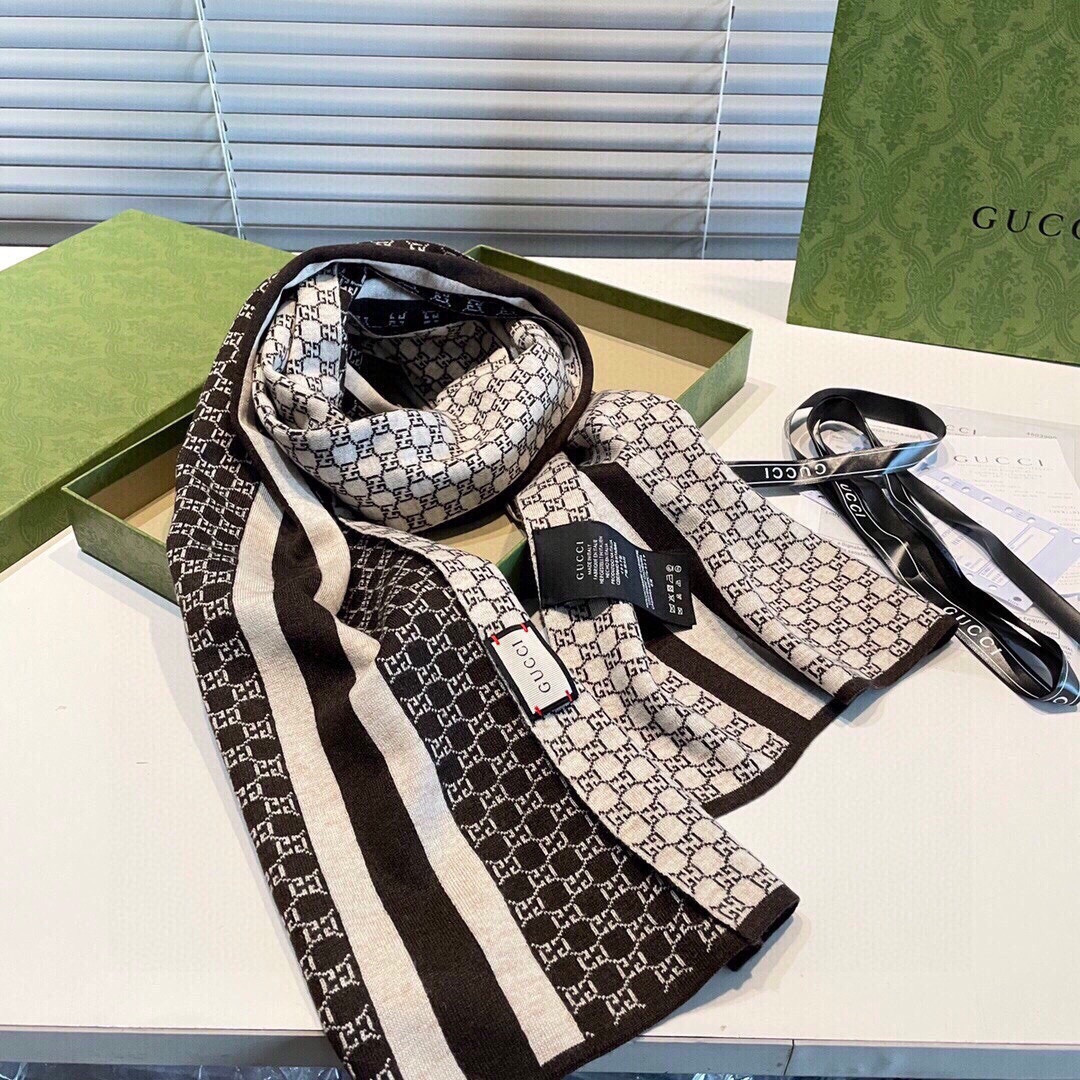 G*u*i scarf 32x180cm