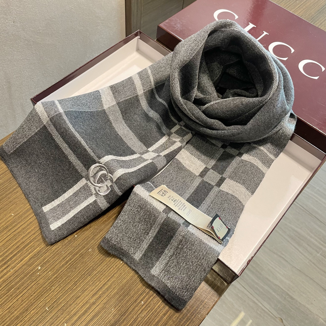 G*u*i scarf 32x190cm