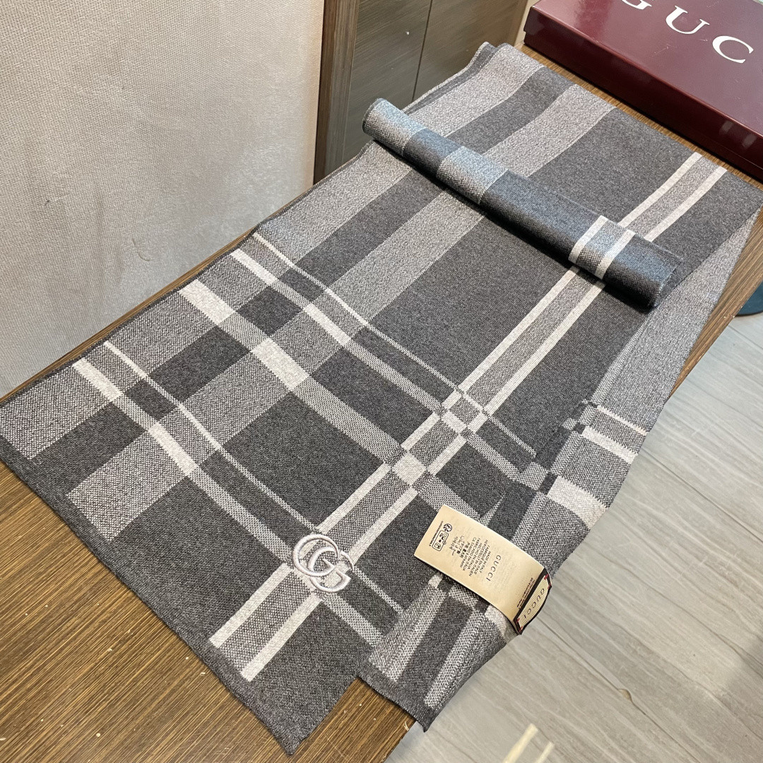 G*u*i scarf 32x190cm