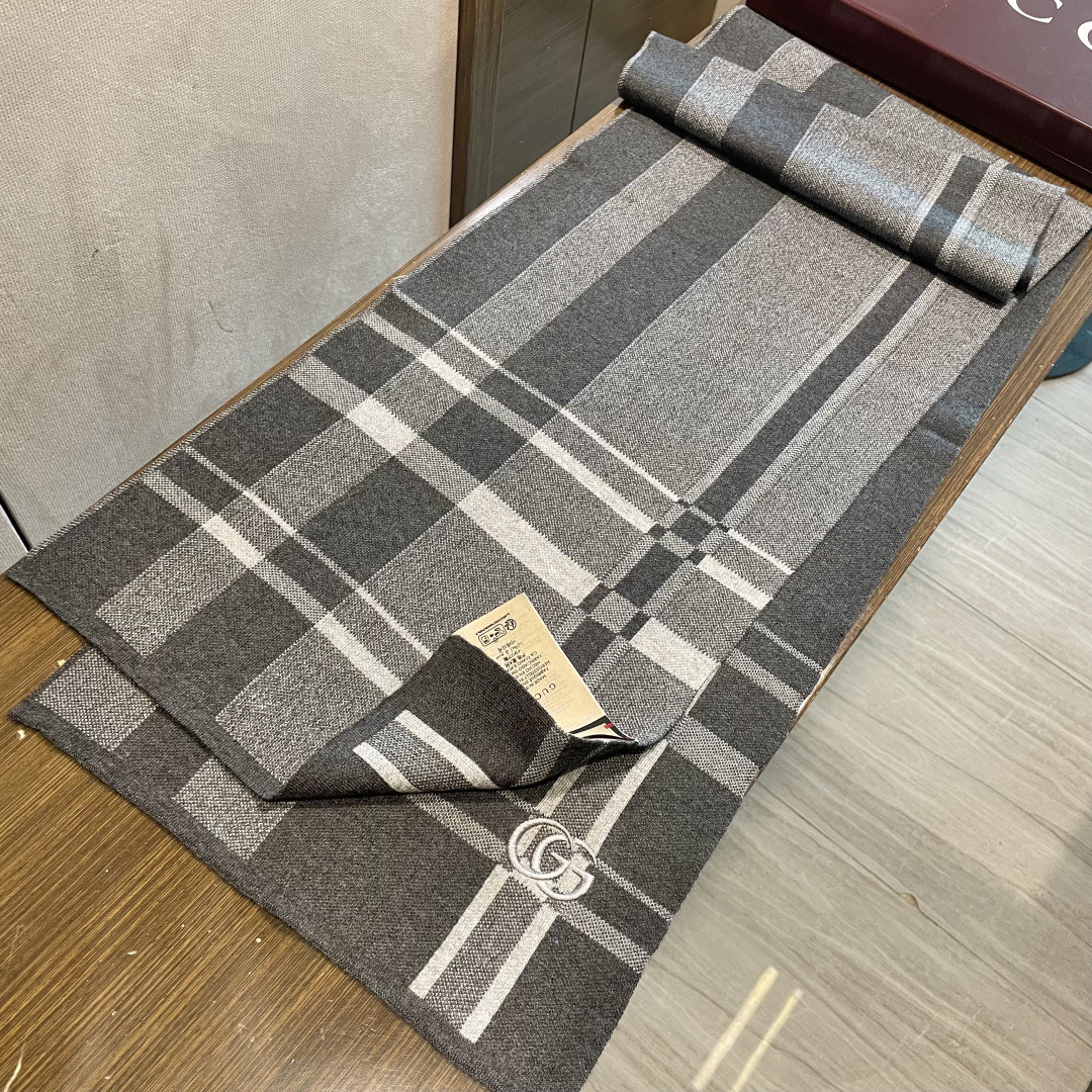 G*u*i scarf 32x190cm