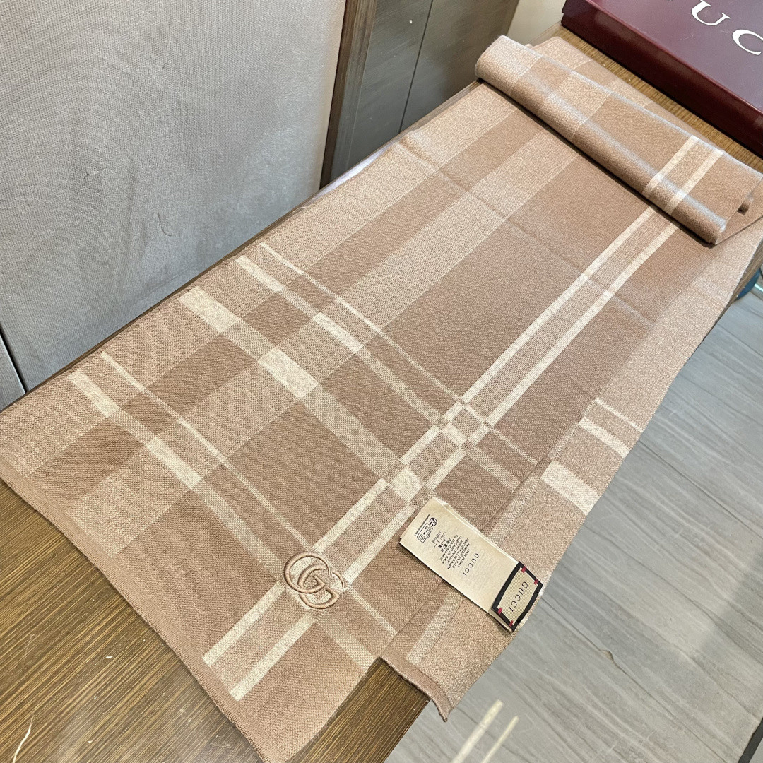 G*u*i scarf 32x190cm