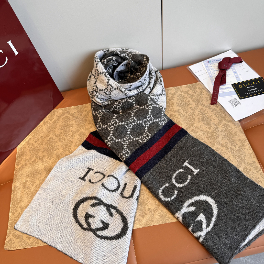 G*u*i scarf 30x190cm