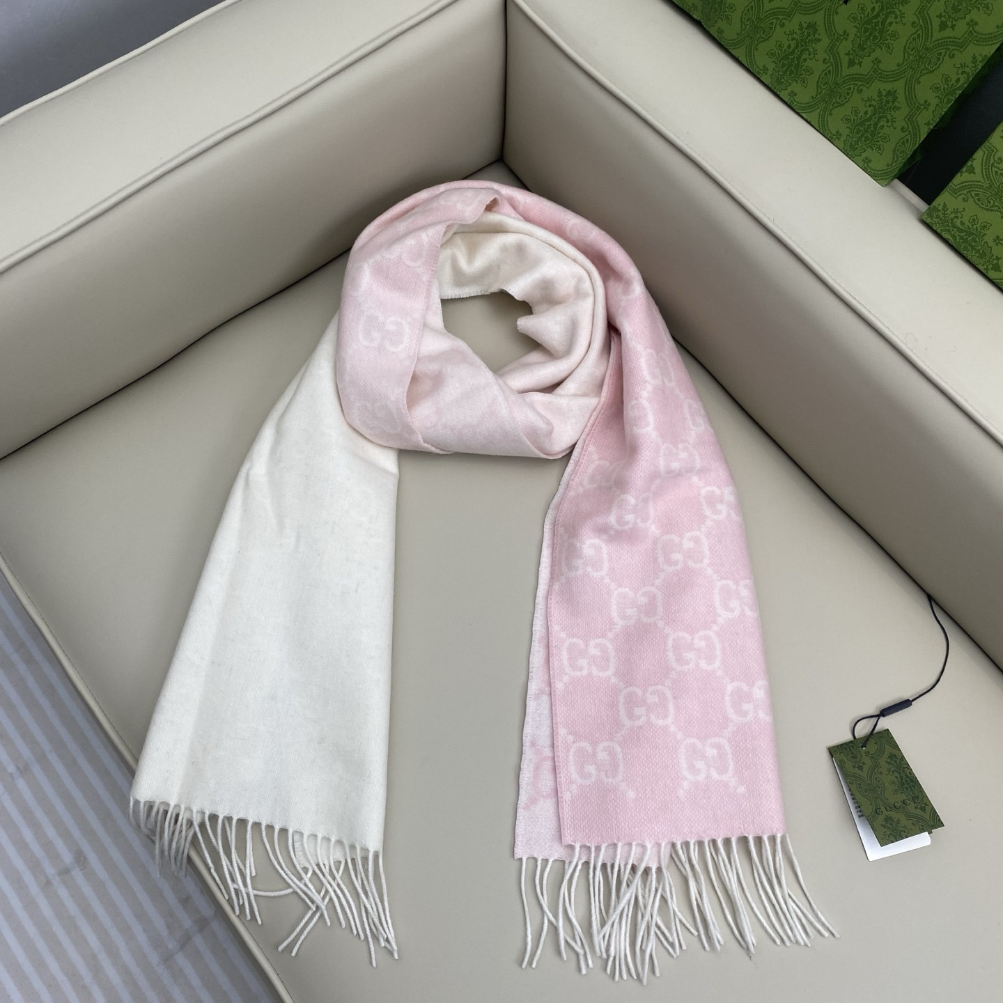 G*u*i scarf 45x200cm
