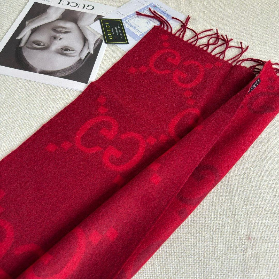 G*u*i scarf 45x200cm 100% cashmere