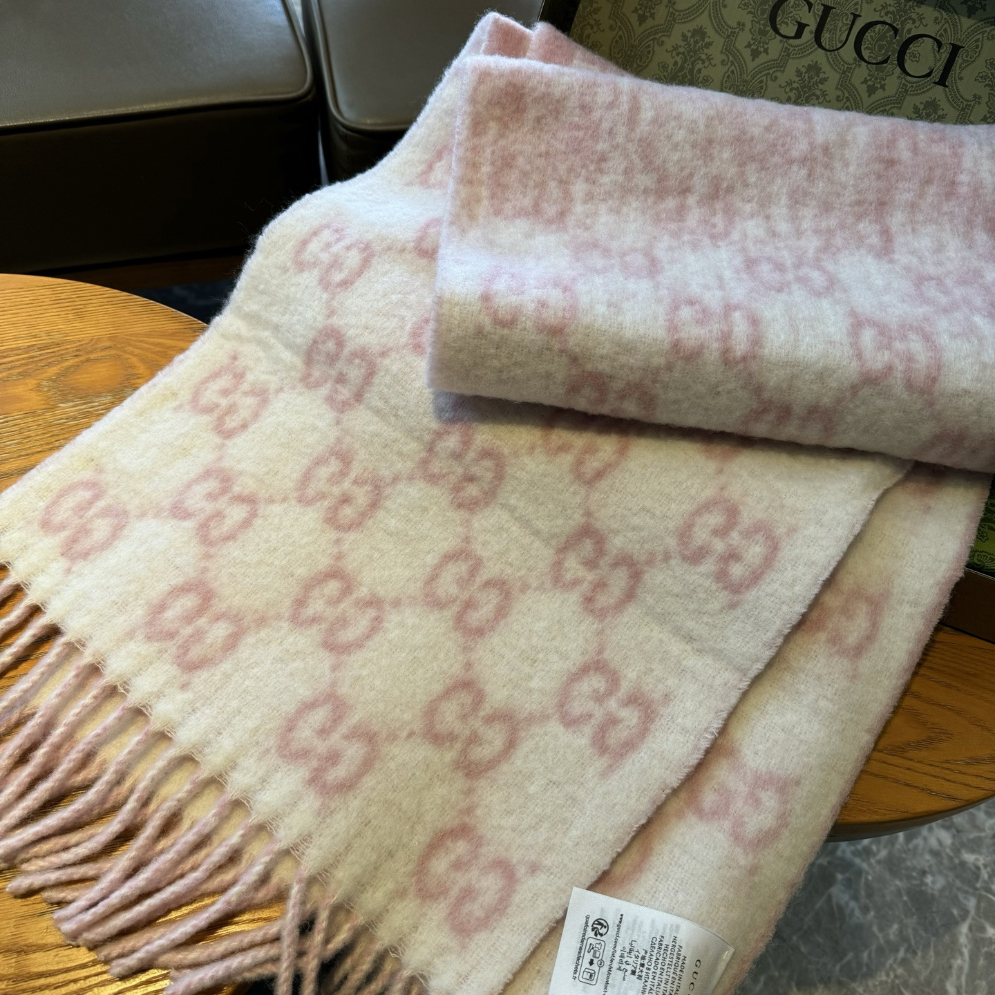 G*u*i gradient-colored scarf 200x37cm