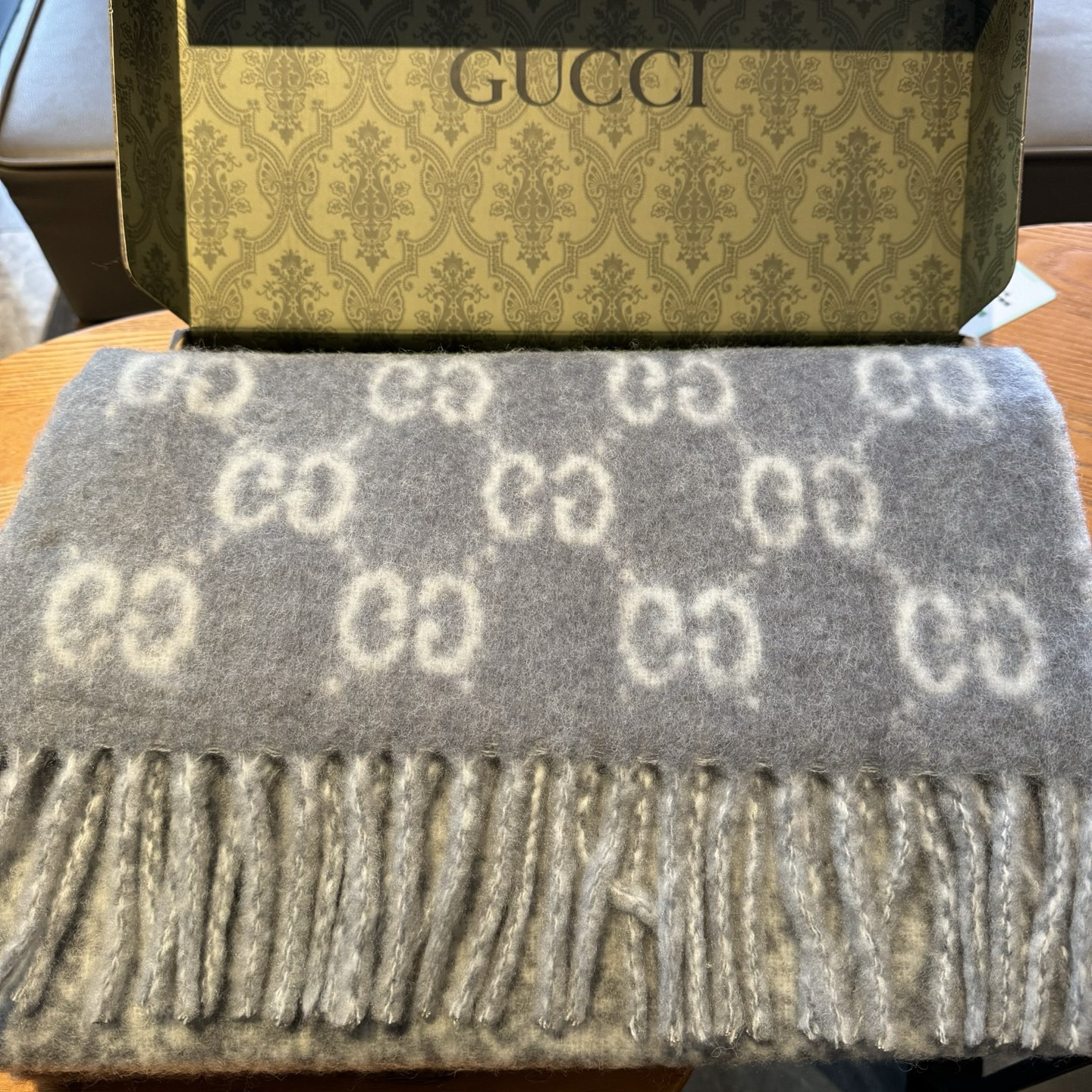 G*u*i gradient-colored scarf 200x37cm