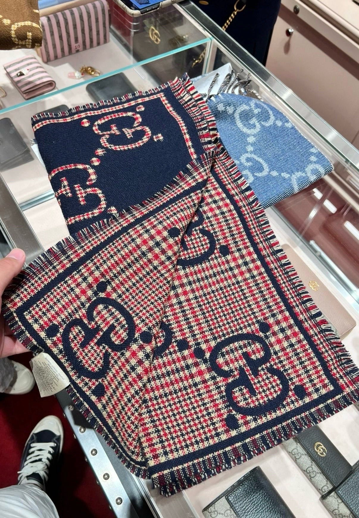 G*u*i scarf 47x180cm