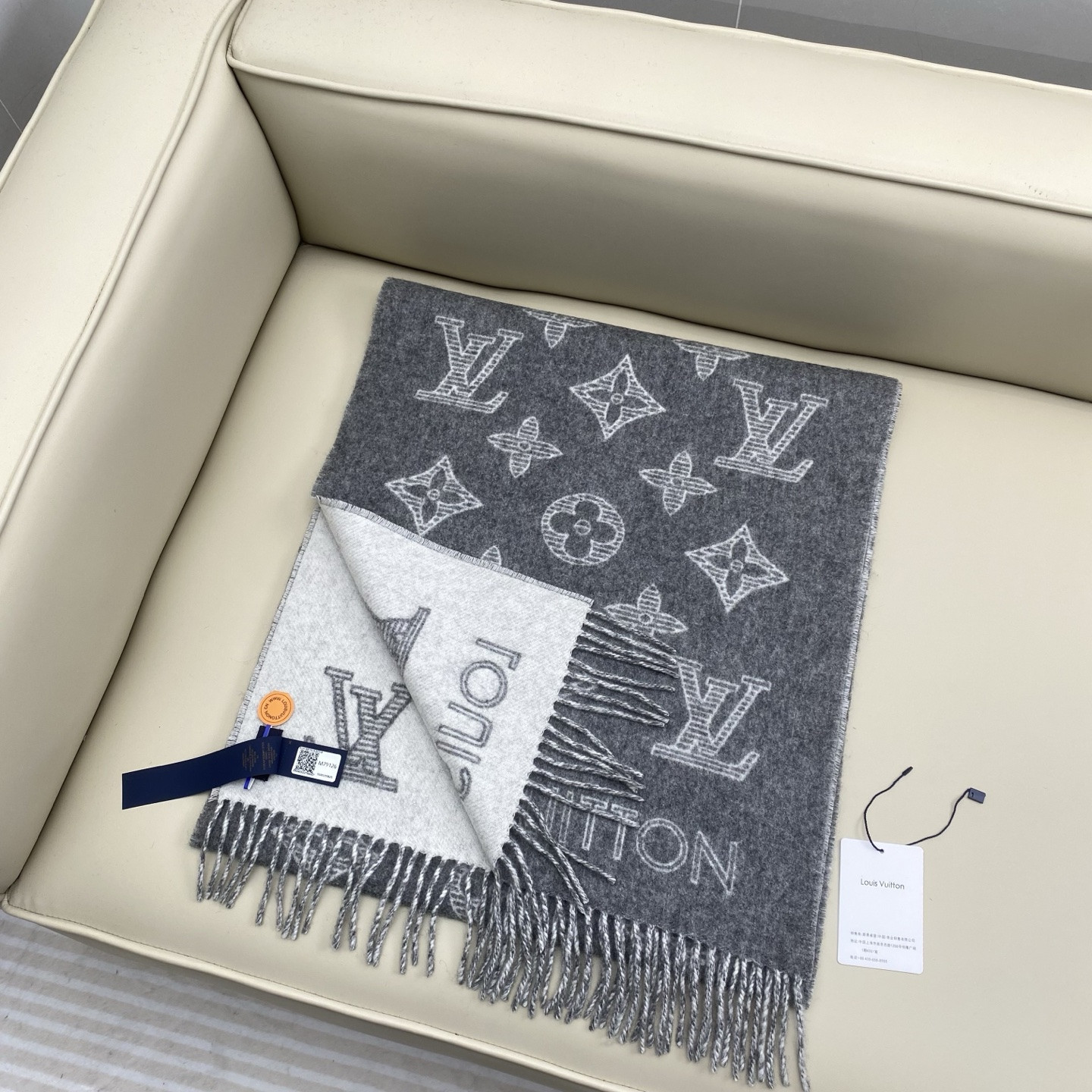 l0*is V*t0n monogram shadow scarf 40x200cm