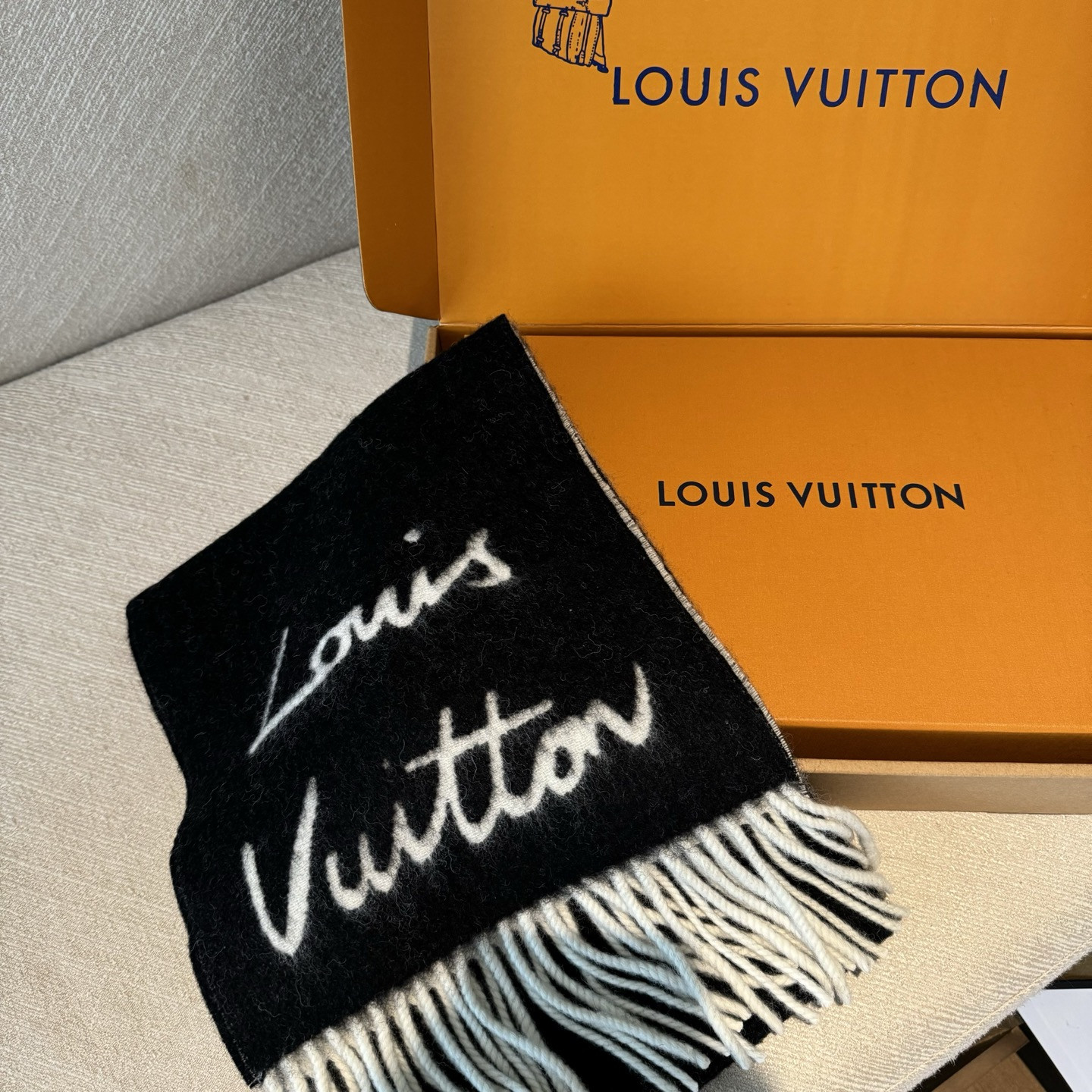 l0*is V*t0n scarf 25x220cm