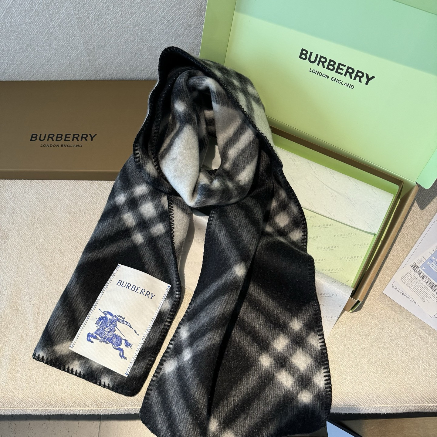 B**rry scarf 30x182cm 100% wool