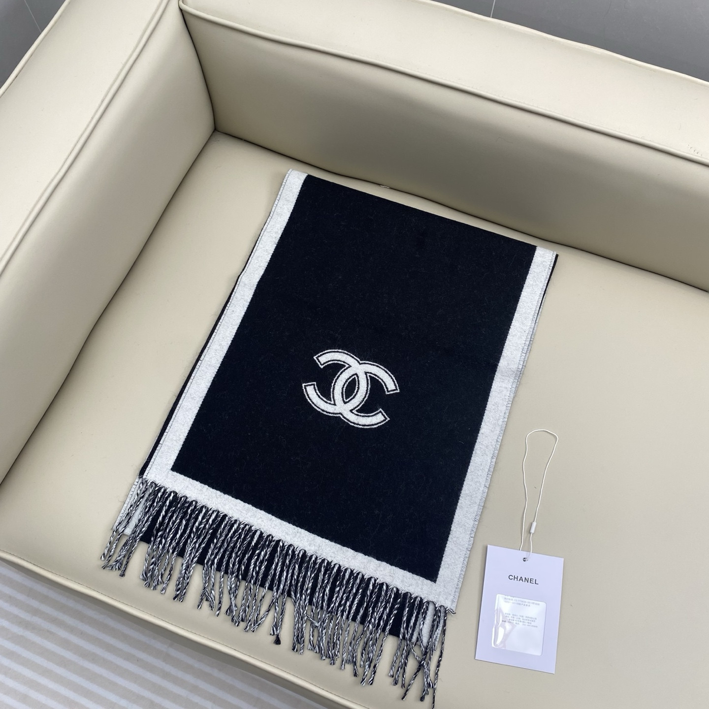 Ch*el scarf 34x184cm 100% sheep wool