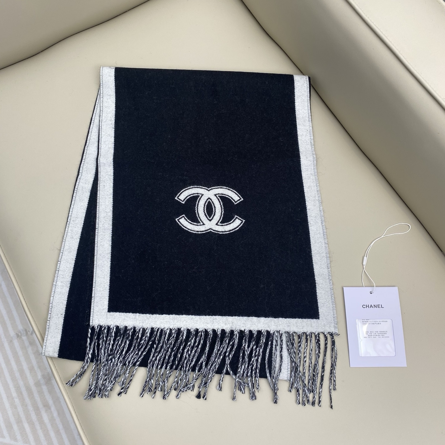 Ch*el scarf 34x184cm 100% sheep wool