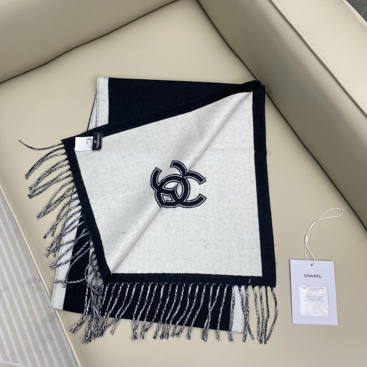 Ch*el scarf 34x184cm 100% sheep wool