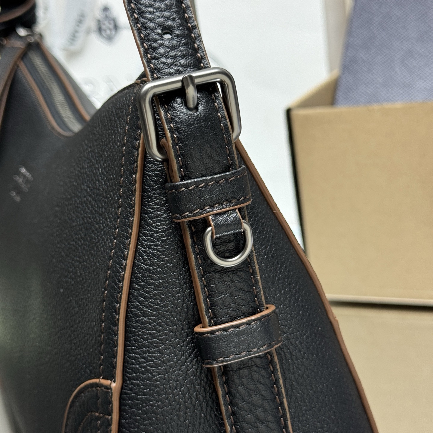 Pra*a aimèe large leather shoulder bag 20x36x11cm