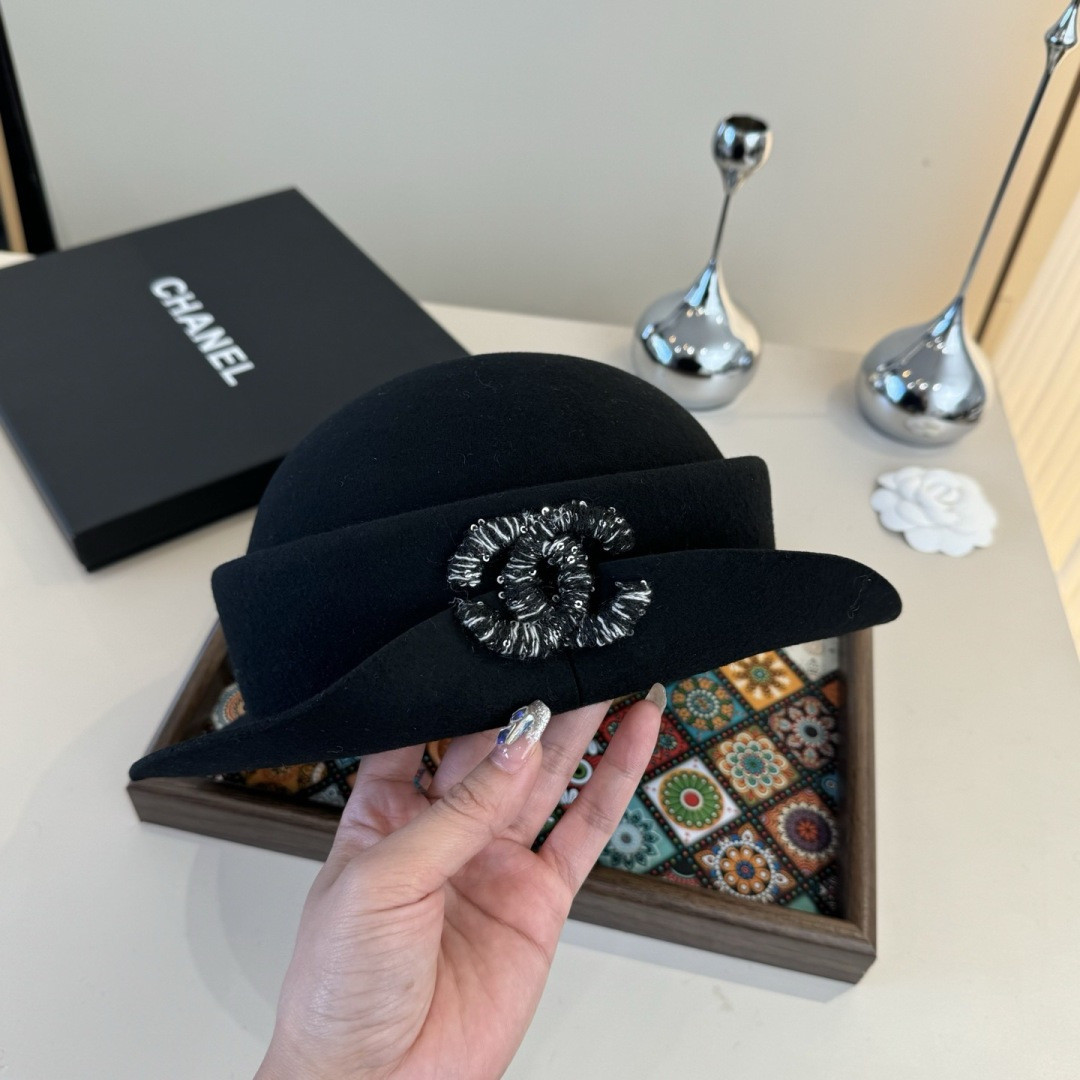 Ch*el hat 57cm head circumference