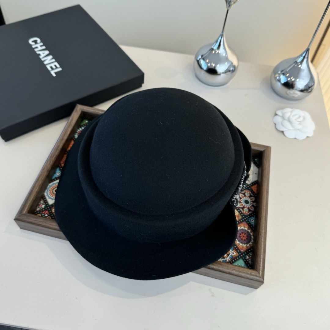 Ch*el hat 57cm head circumference