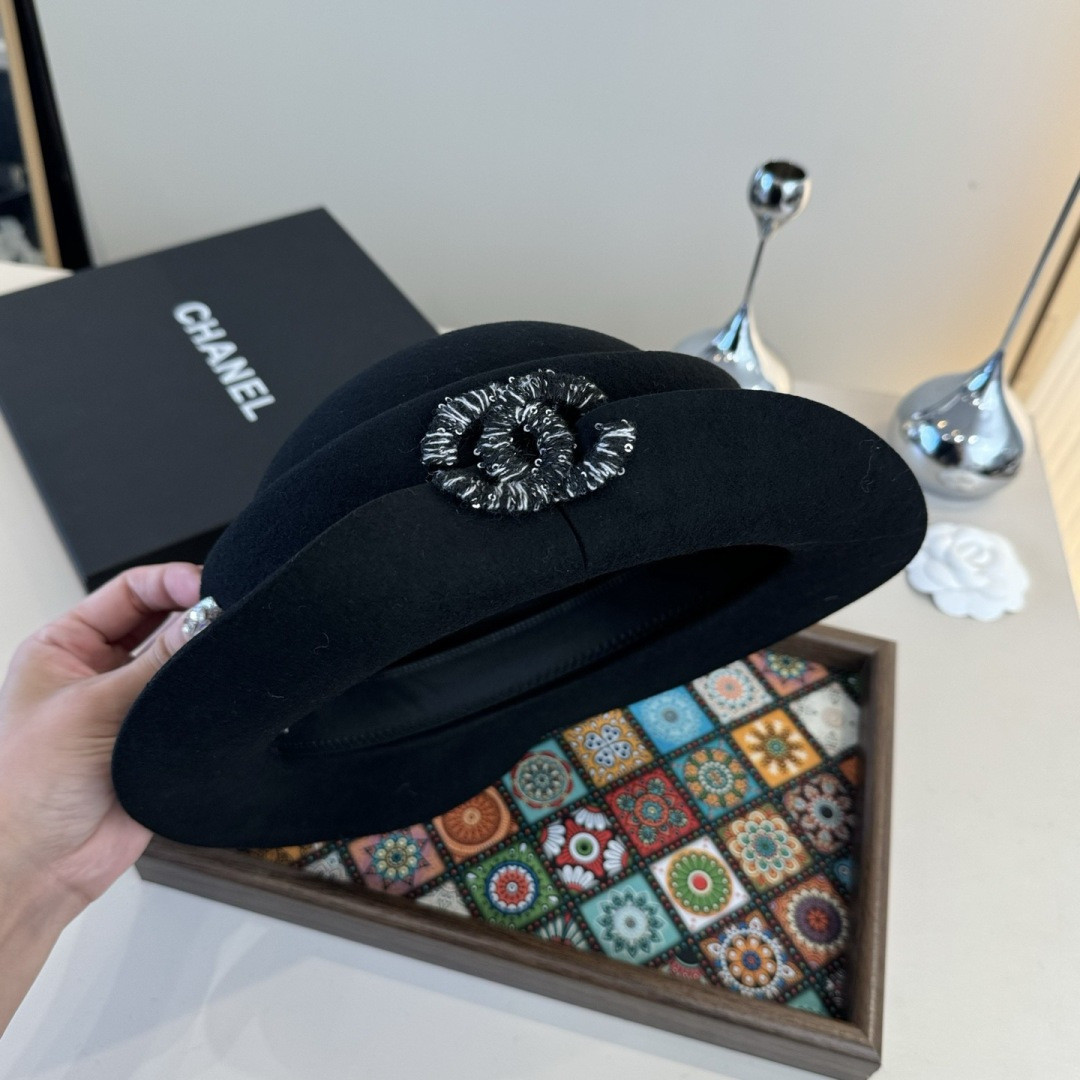 Ch*el hat 57cm head circumference