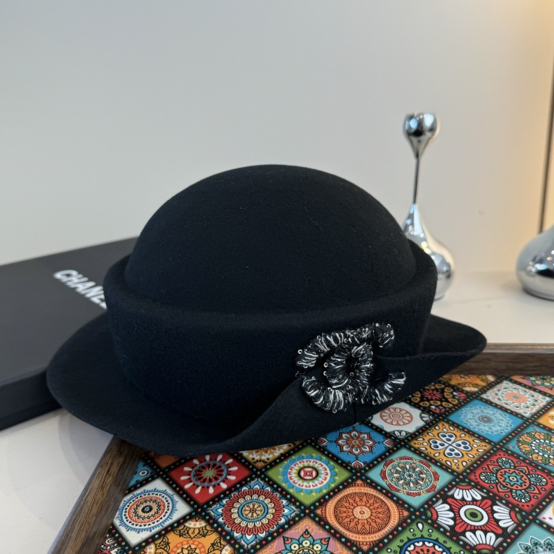 Ch*el hat 57cm head circumference