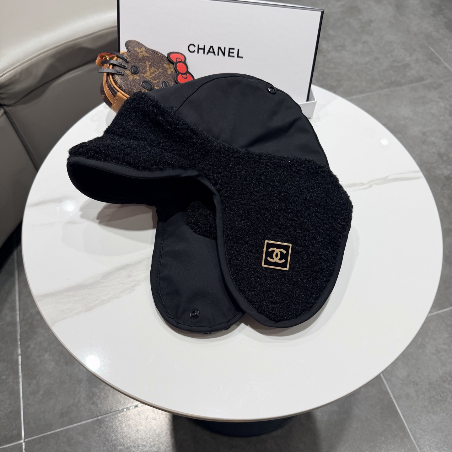 Ch*el hat