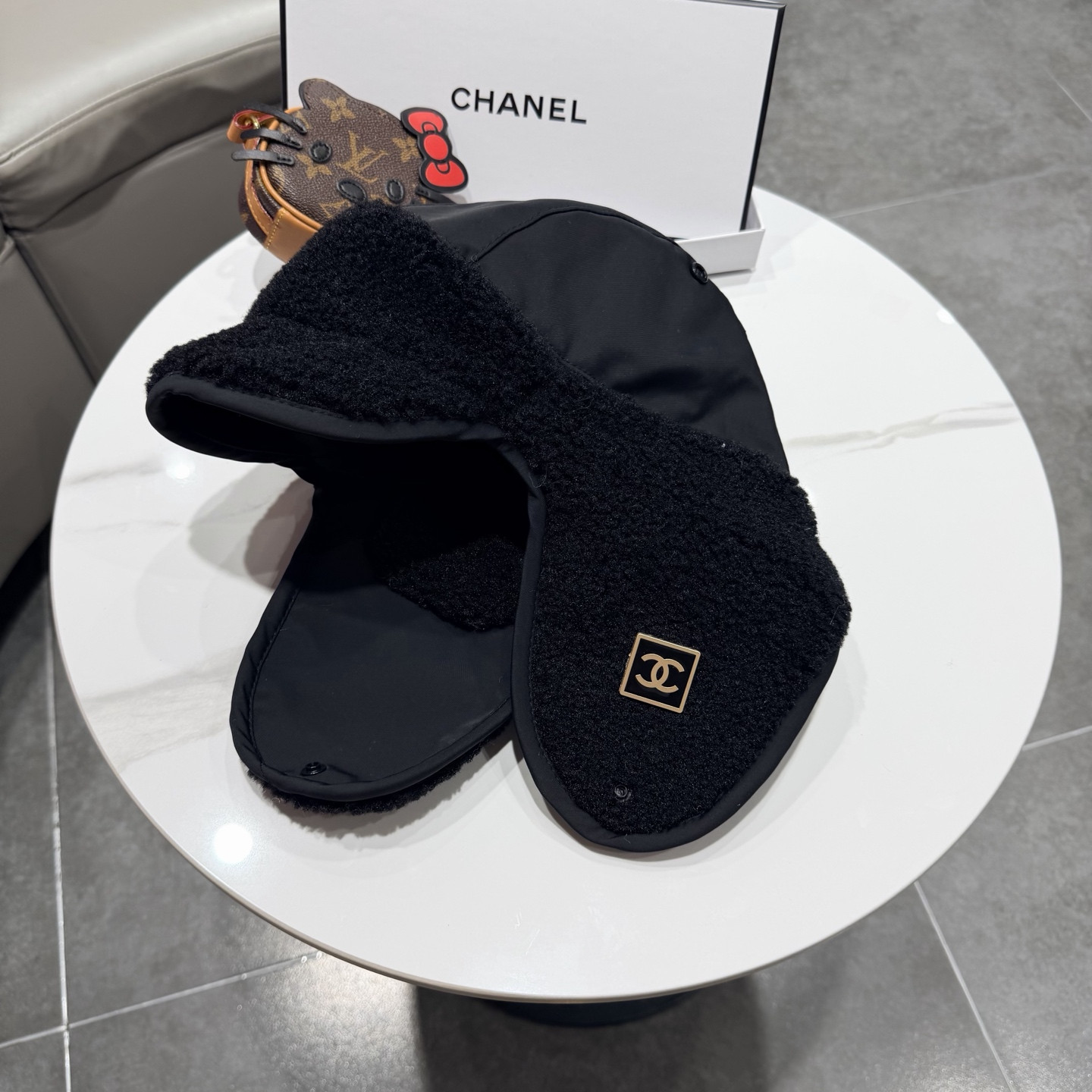 Ch*el hat
