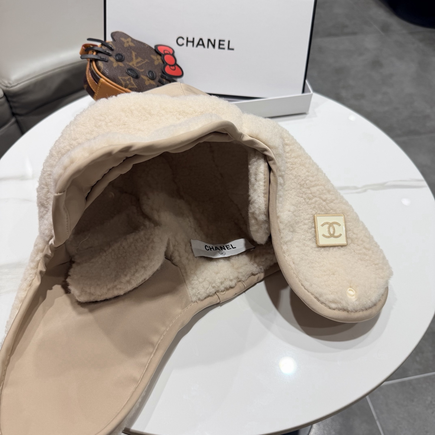 Ch*el hat