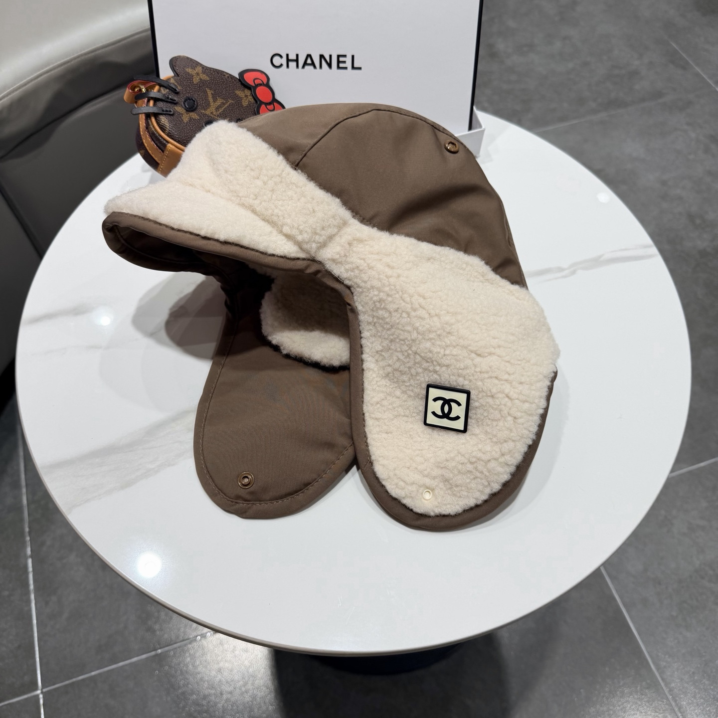 Ch*el hat