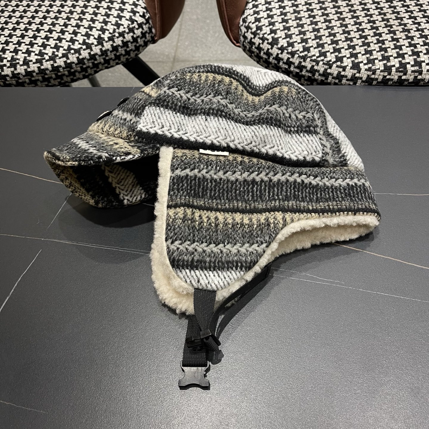 Ch*el trapper hat
