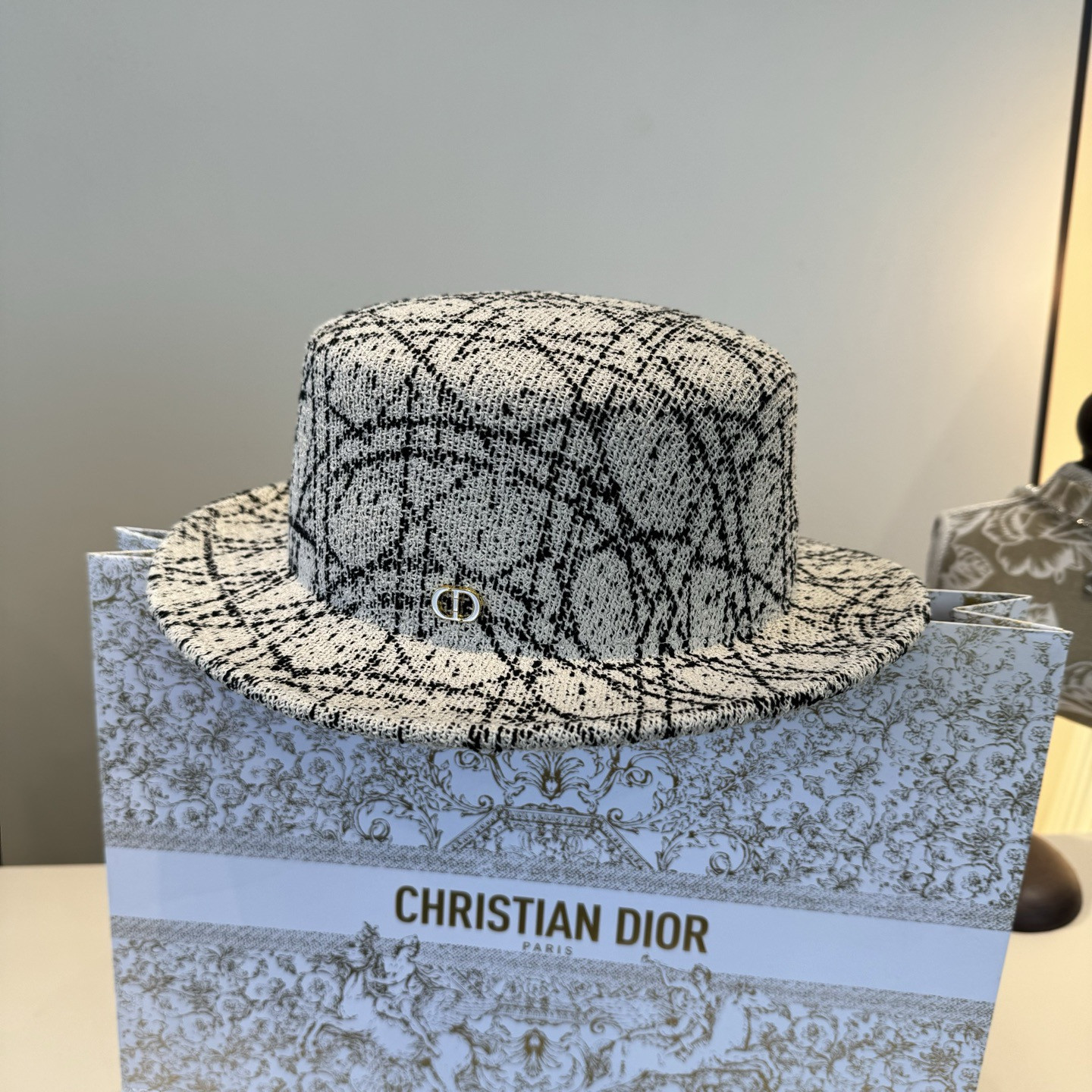 D*or small brim bucket hat 57cm head circumference