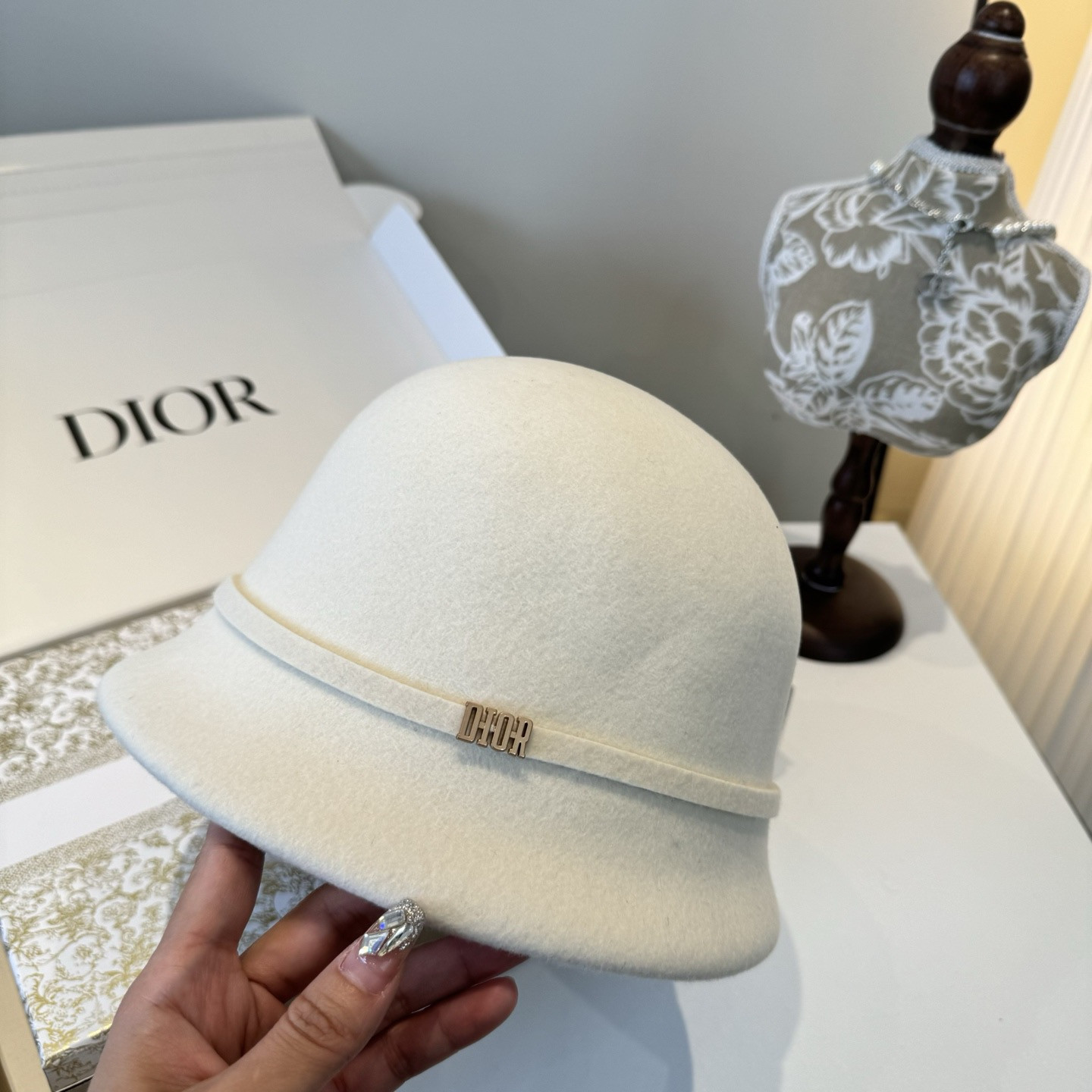 D*or wool felt bucket hat