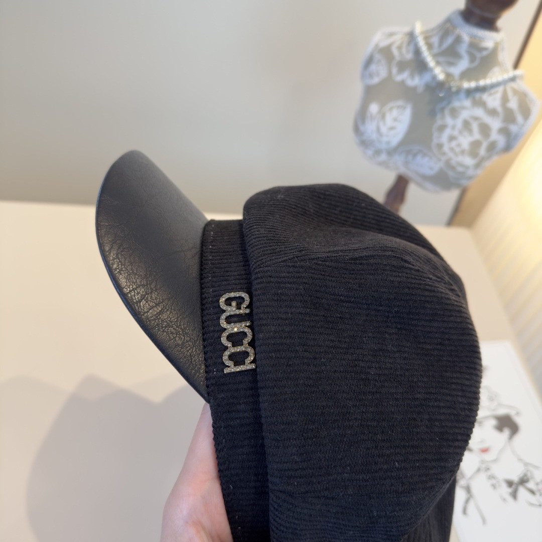 G*u*i newsboy cap 57cm head circumference
