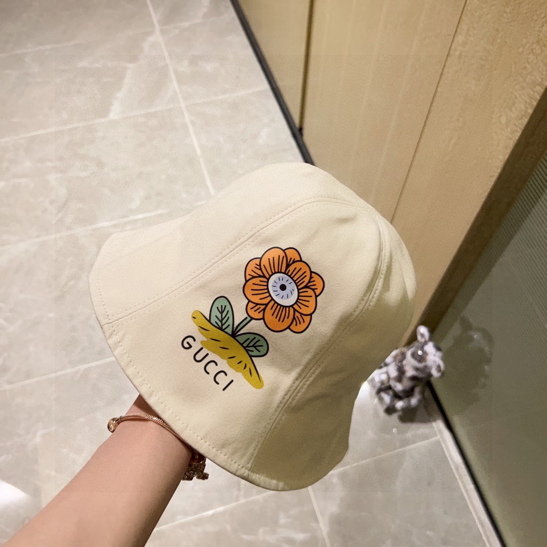 G*u*i bucket hat