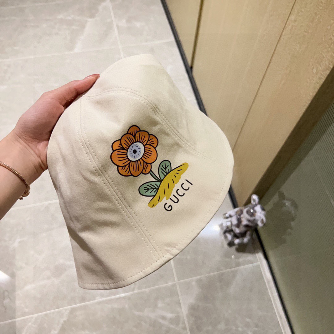 G*u*i bucket hat