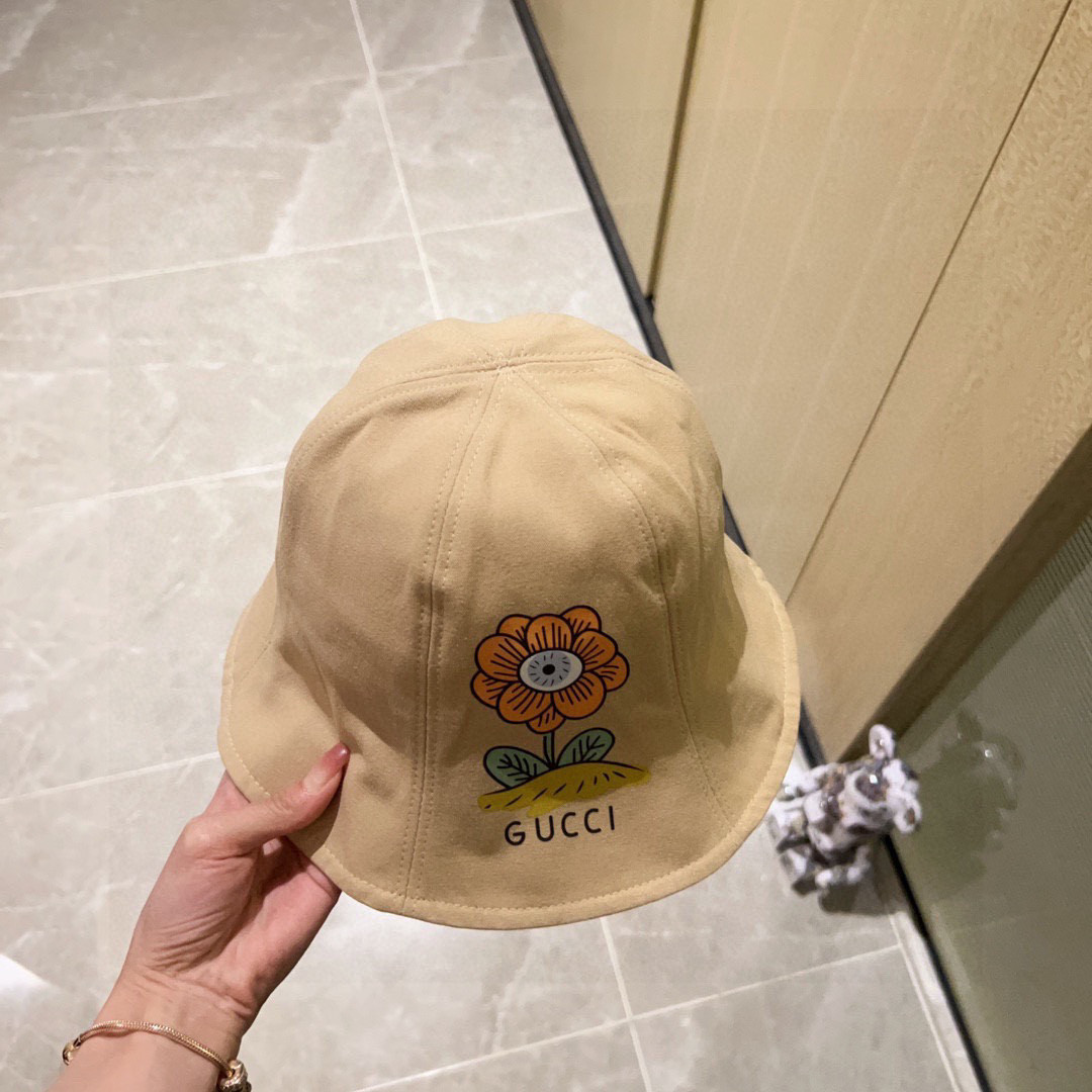 G*u*i bucket hat