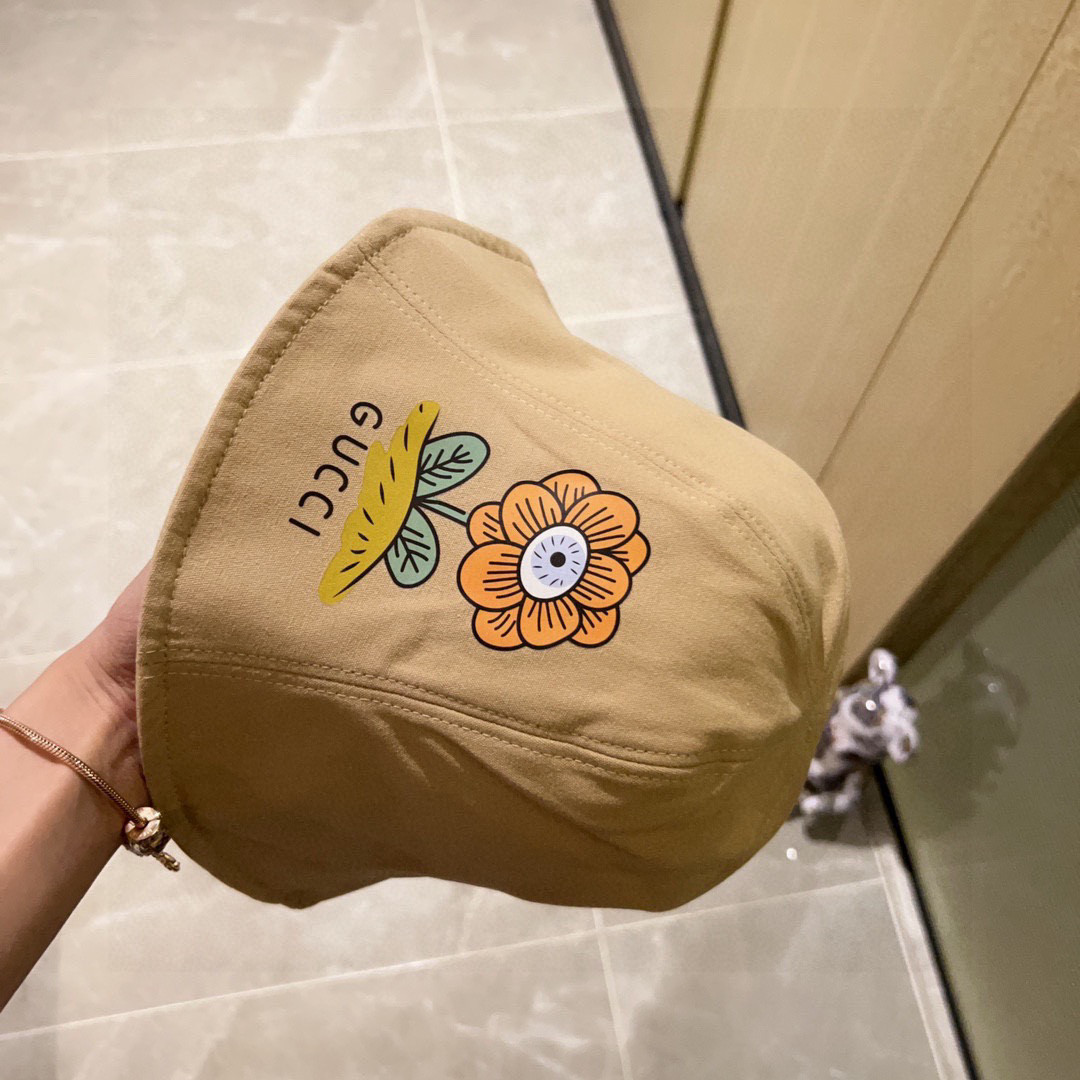 G*u*i bucket hat