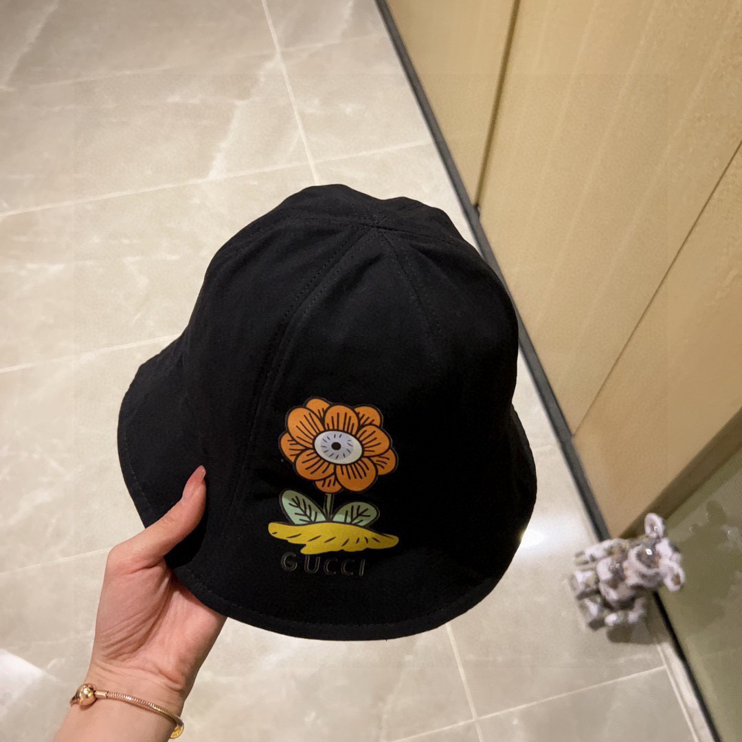 G*u*i bucket hat