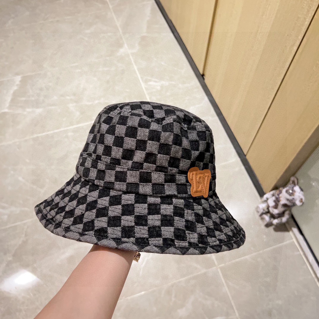 l0*is V*t0n bucket hat