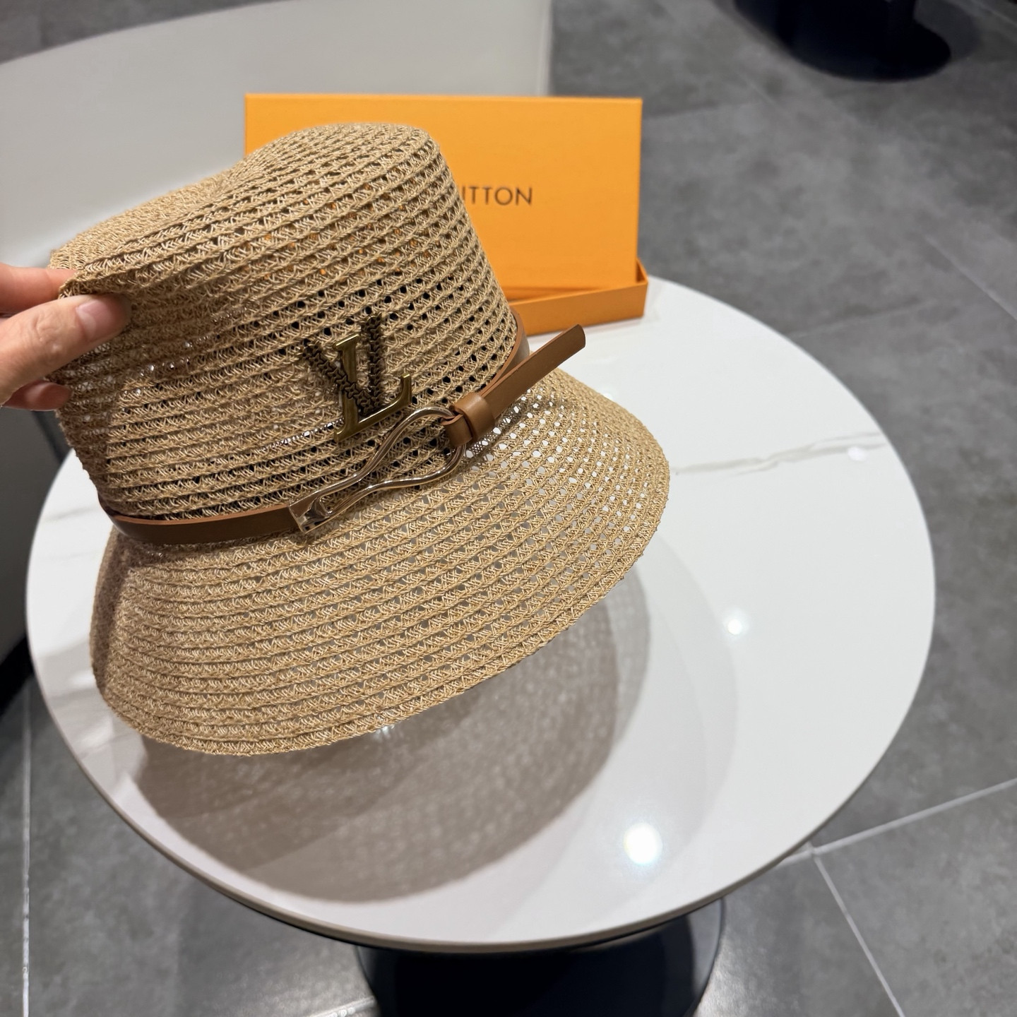 l0*is V*t0n straw bucket hat