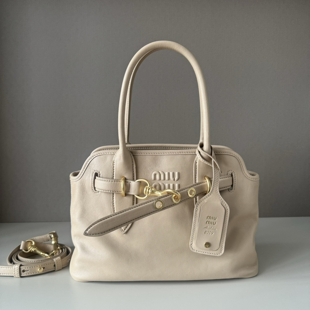 M1v M1v aventure nappa leather handbag 22x30x10cm