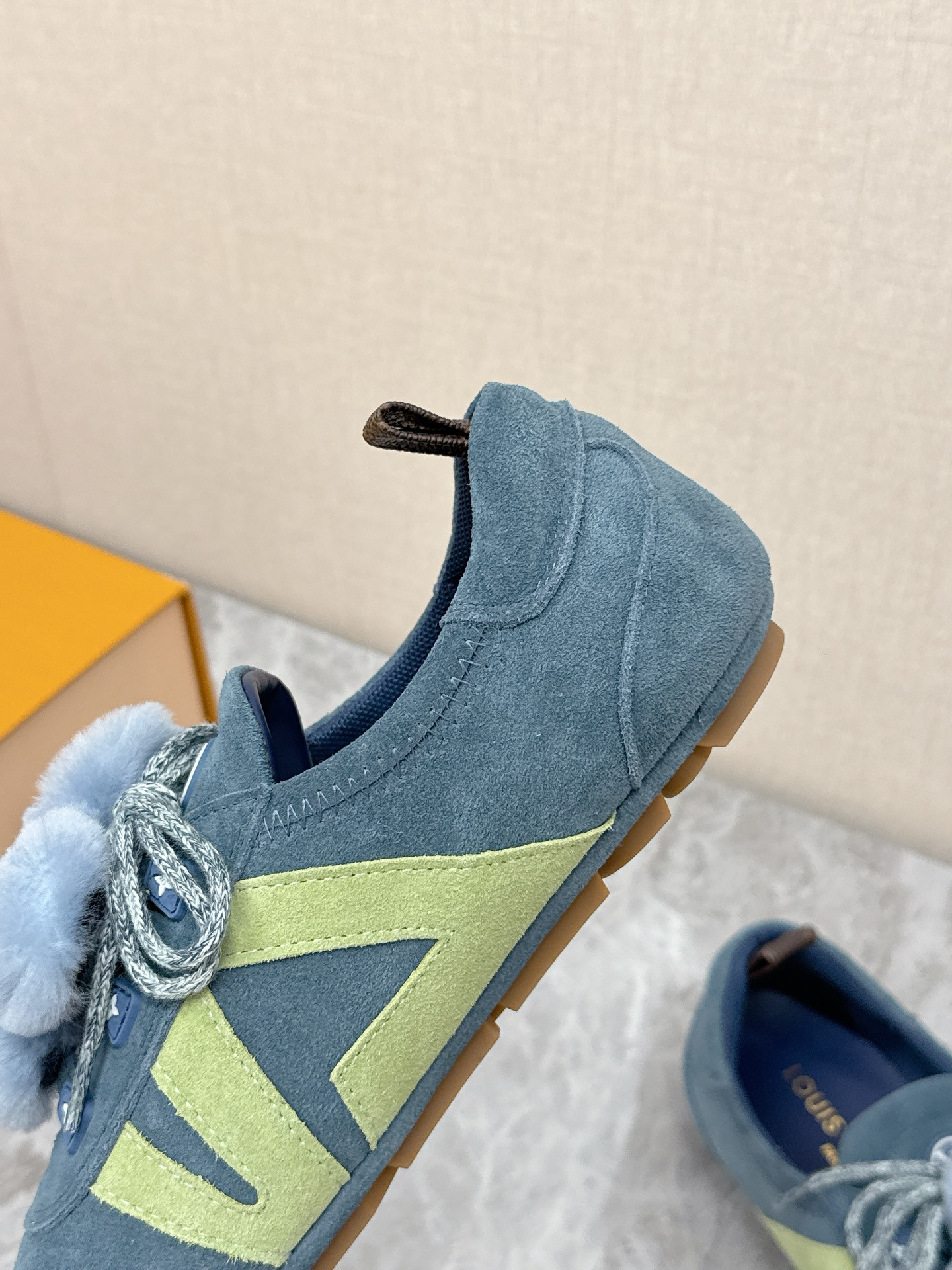 UA LV Sneakerina