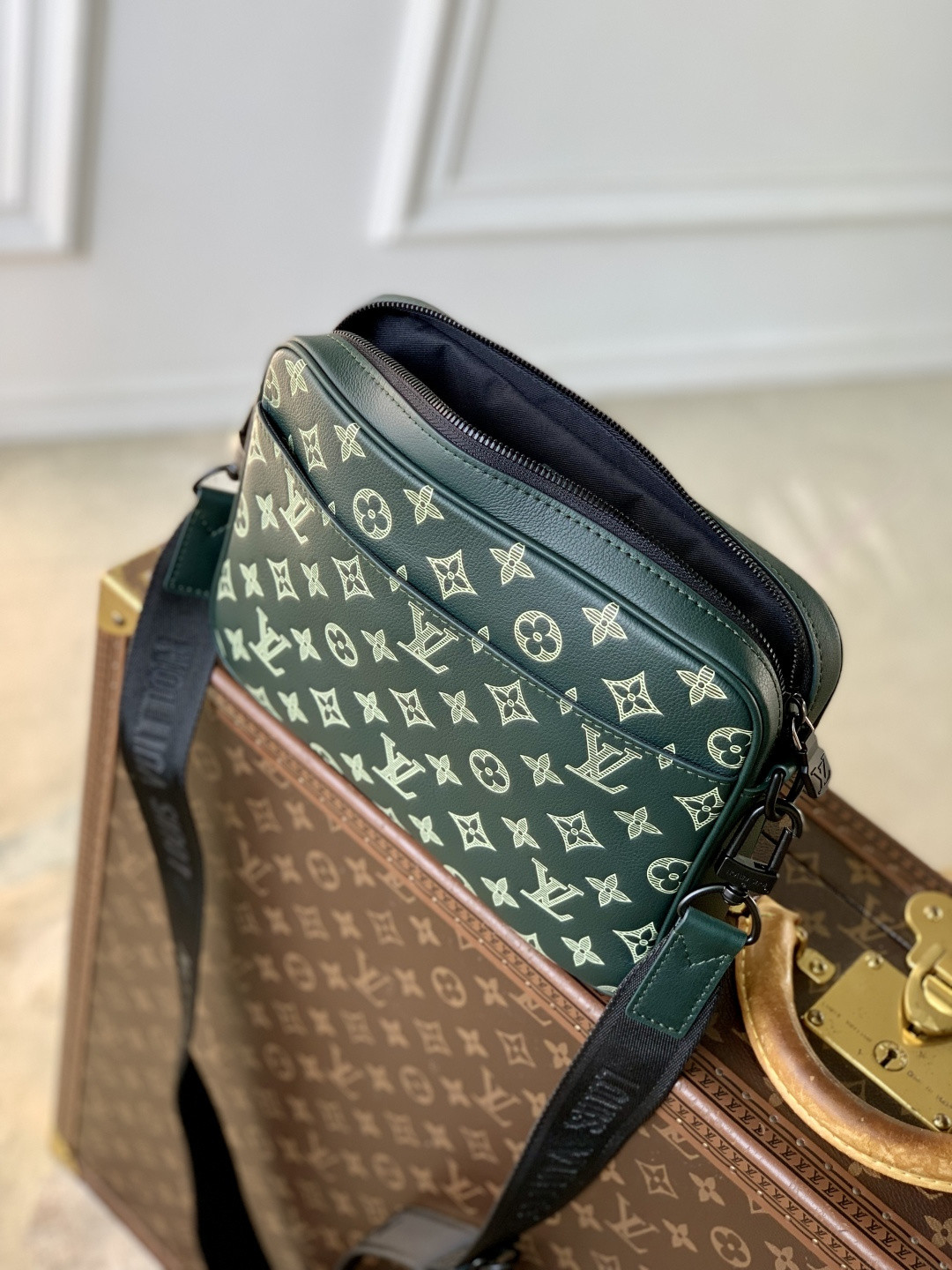 LV TRIO Messenger Bag M27154 18.5x7x25cm