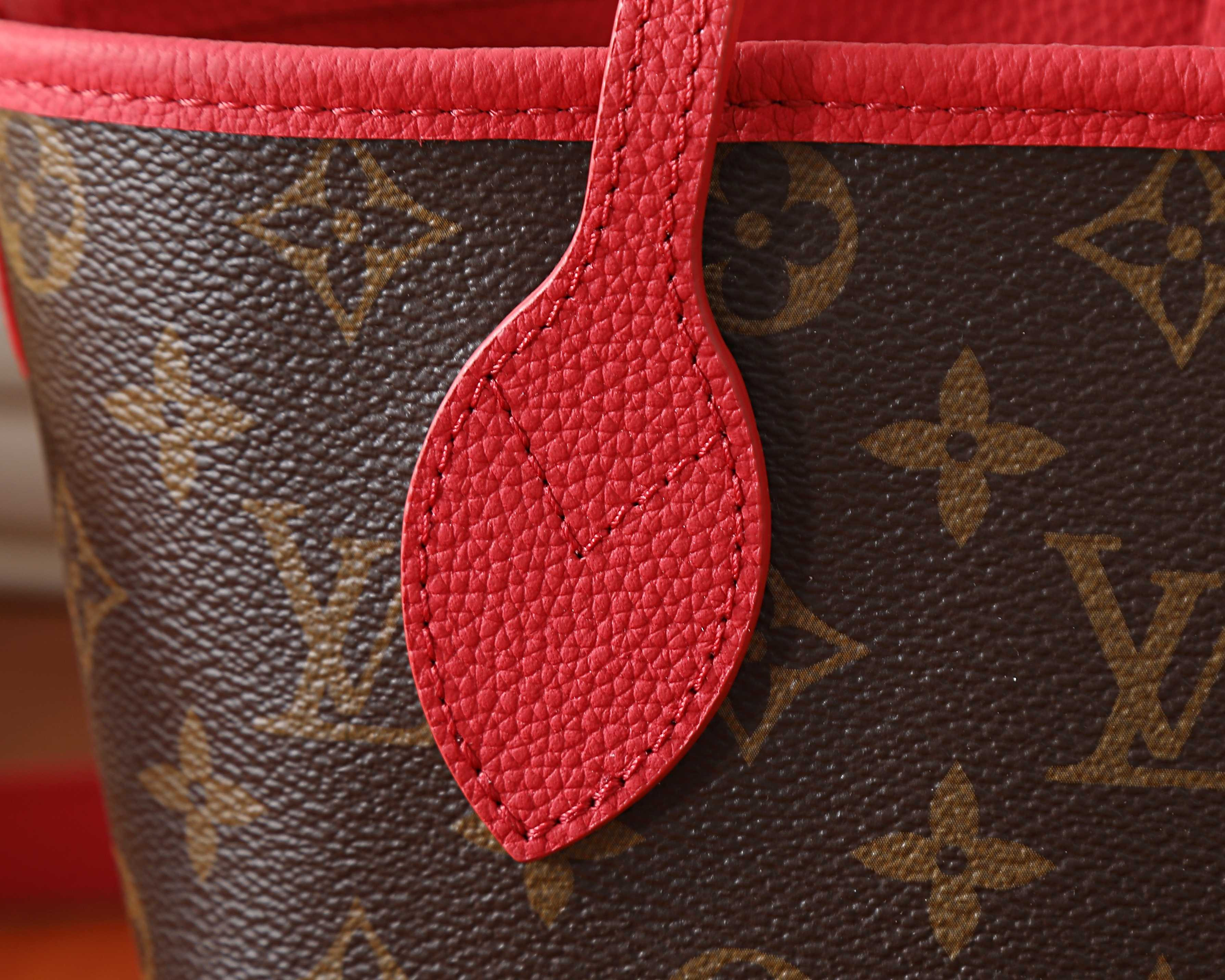 LV NEVERFULL INSIDE OUT BB Handbag M28318 16.5x11x26.5cm