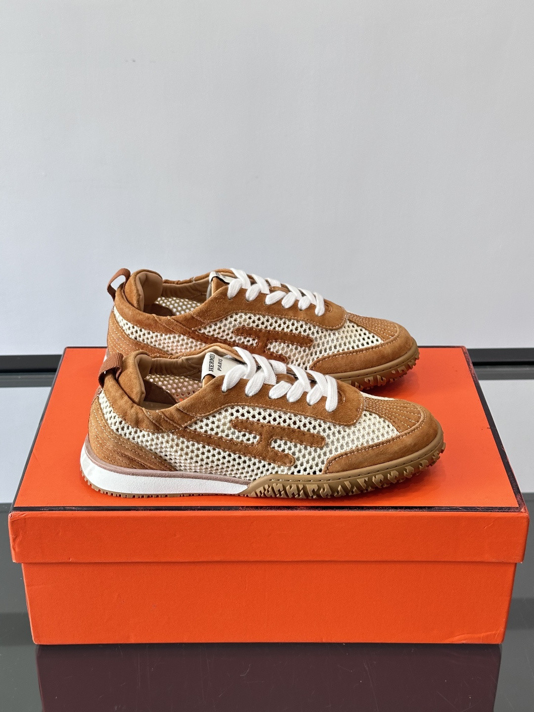 ua H**mes jet sneaker