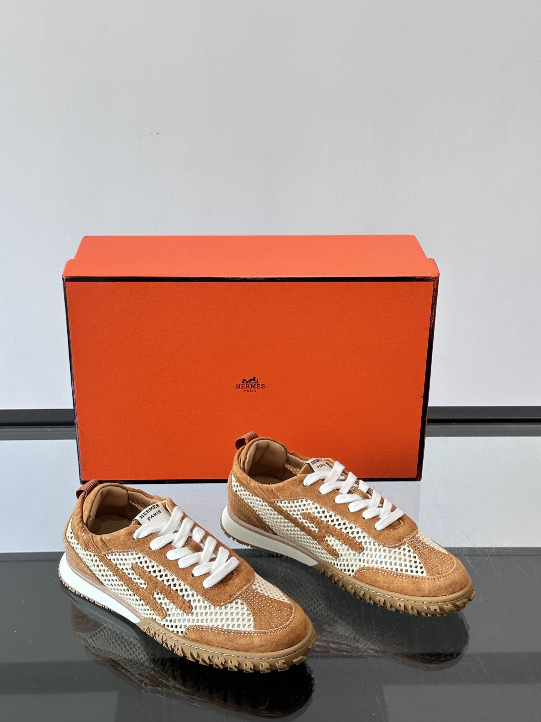 ua H**mes jet sneaker