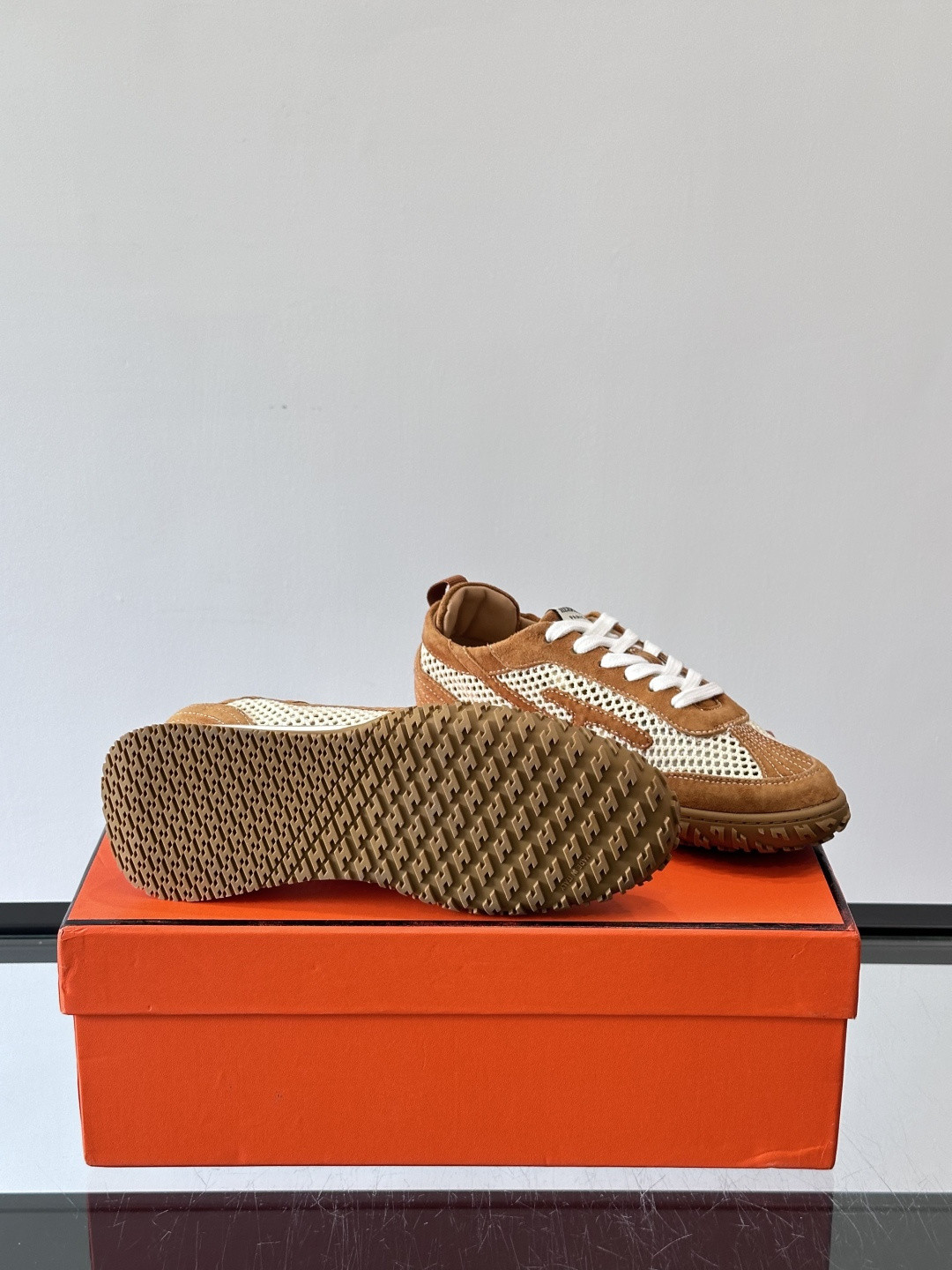 ua H**mes jet sneaker