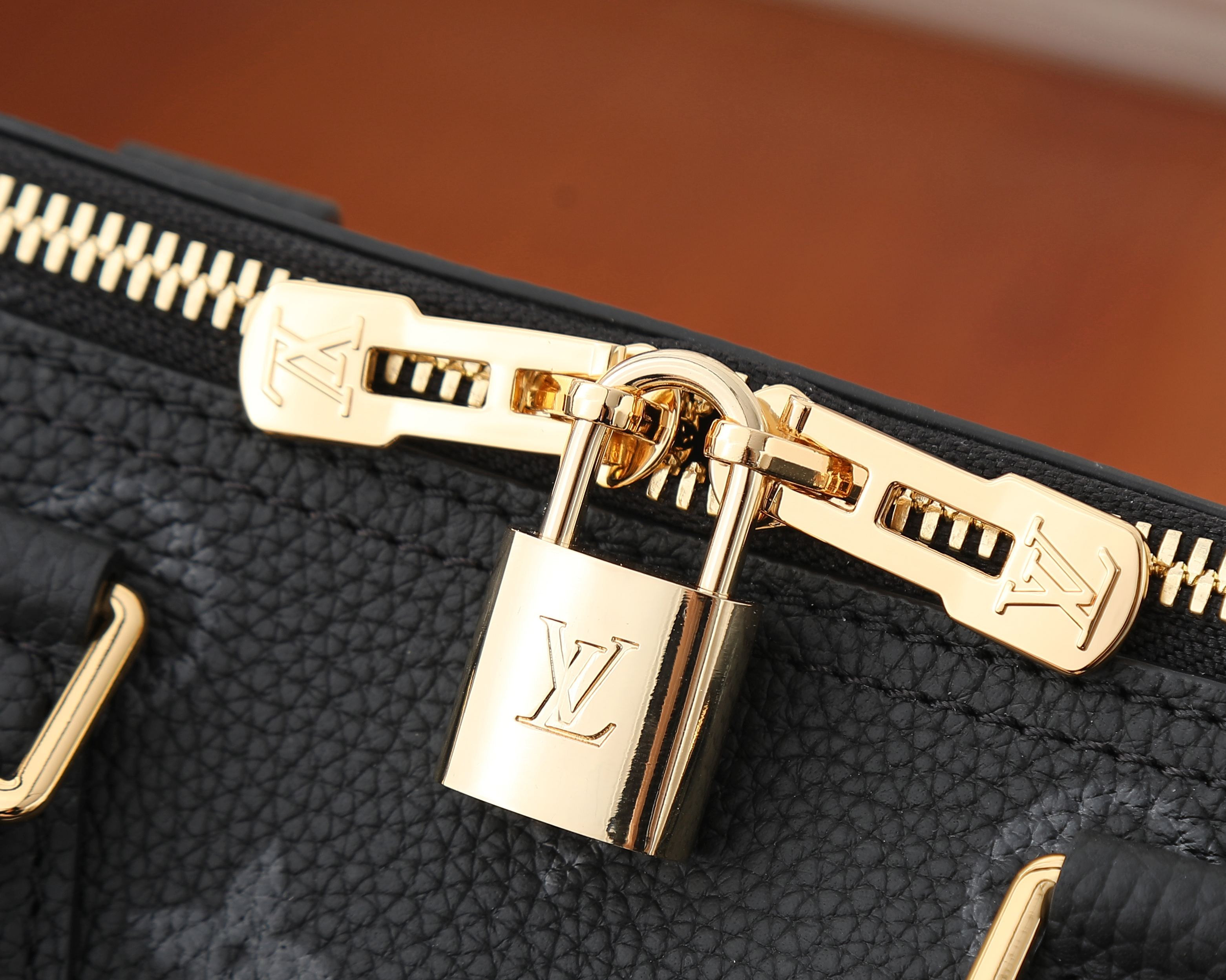 LV SPEEDY BANDOULIÈRE 25 Handbag M26486 18x13x25cm