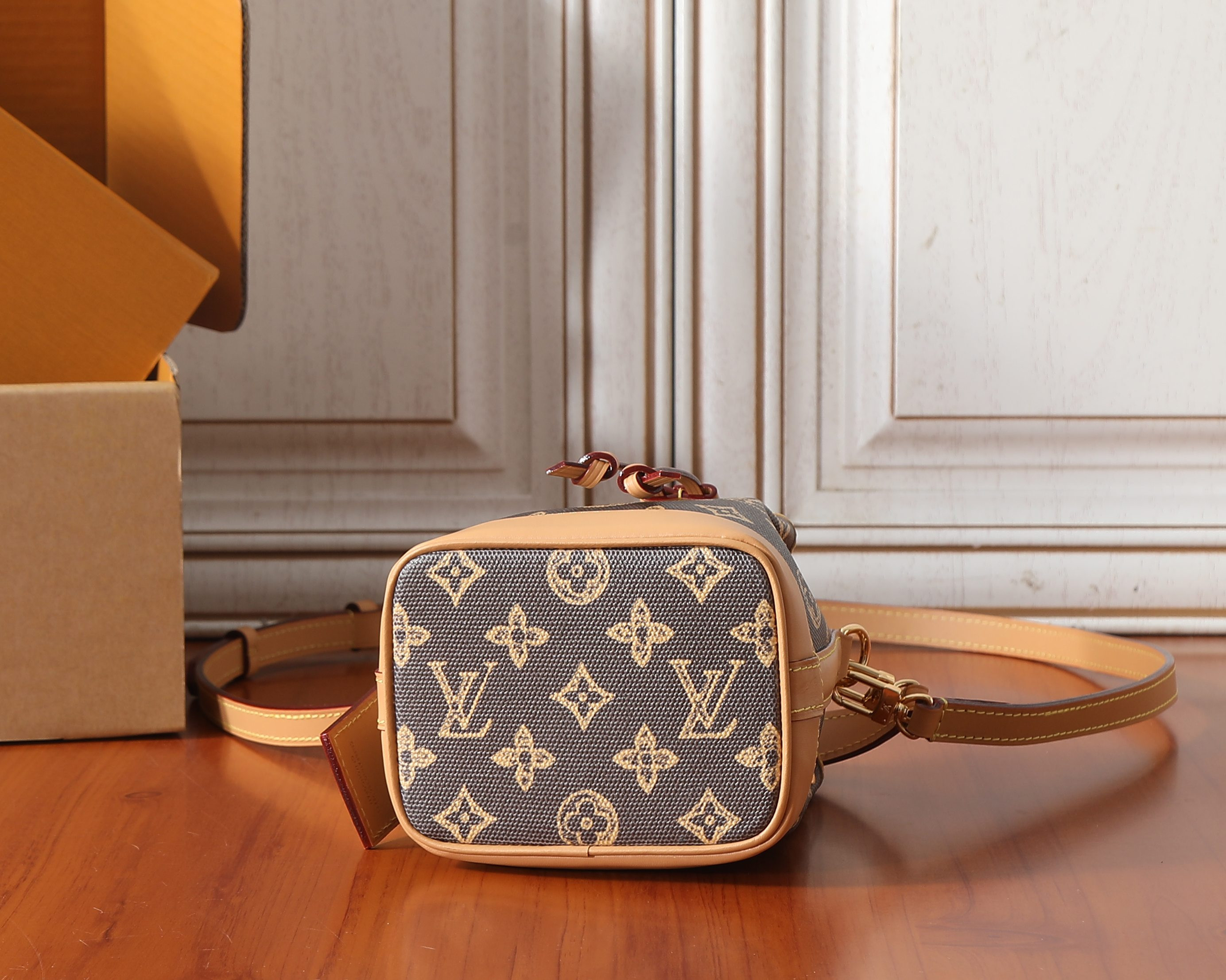 LV NANO NOÉ Handbag M27699 16x10x13cm
