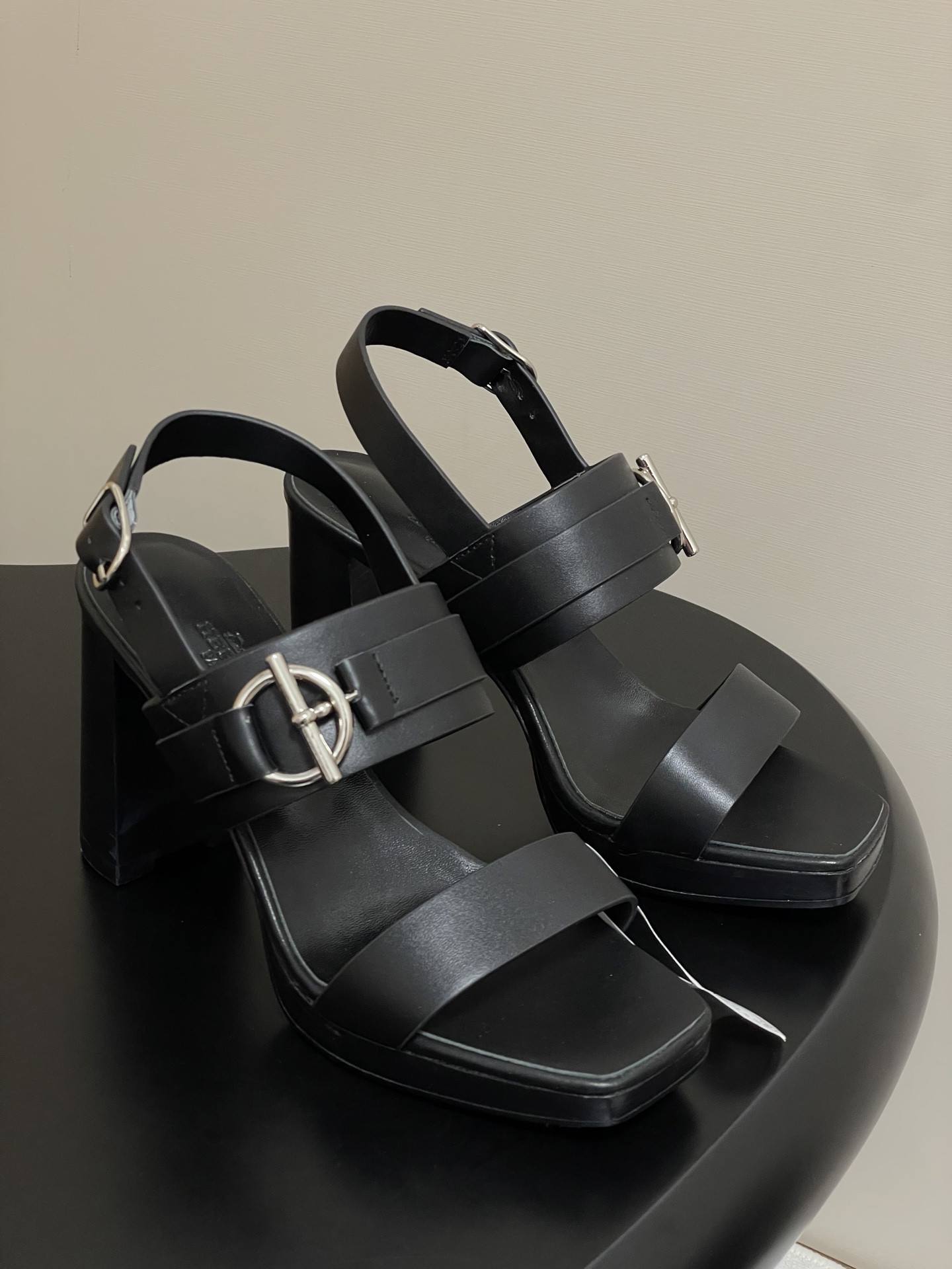 ua H**mes keen 90 sandal